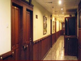Grand Seasons Hotel Kochi Exterior photo